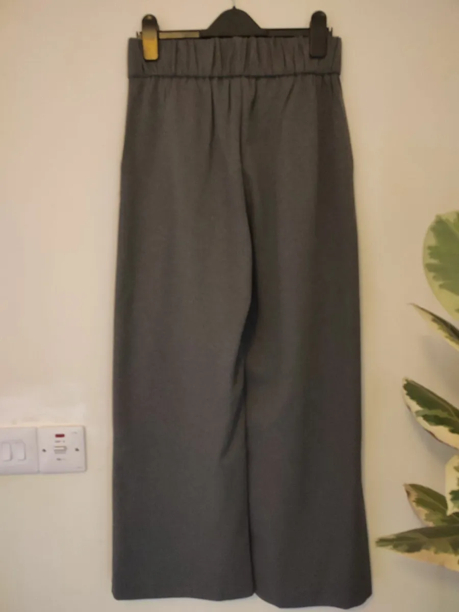 Trousers - like new - Image 1