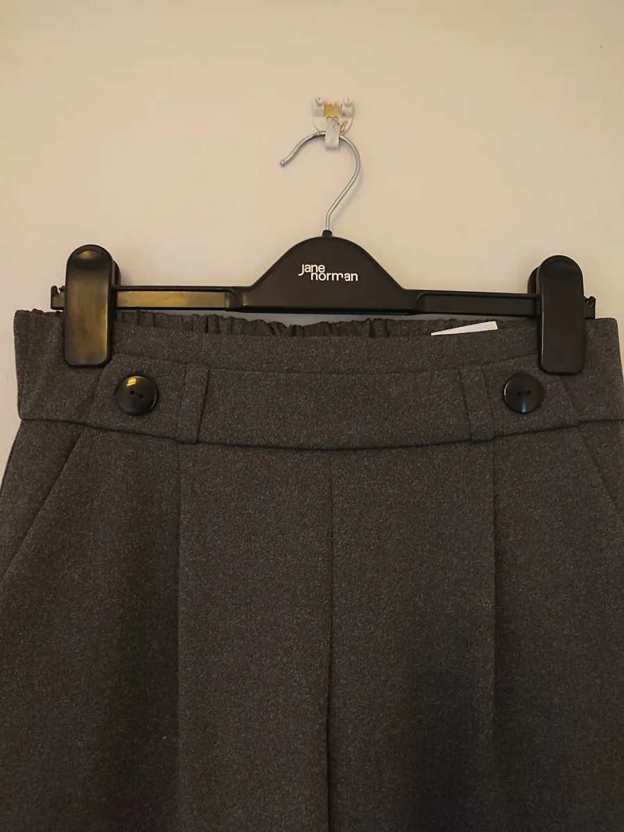 Trousers - like new - Image 3