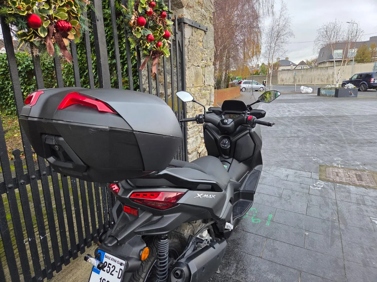2025 YAMAHA XMAX 300 MOTO4U - Image 2