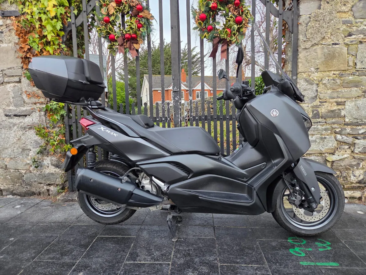 2025 YAMAHA XMAX 300 MOTO4U - Image 1