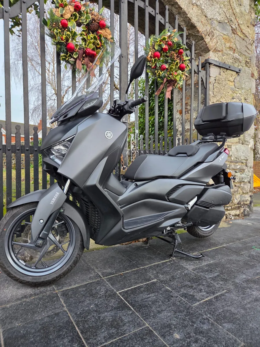 2025 YAMAHA XMAX 300 MOTO4U - Image 3