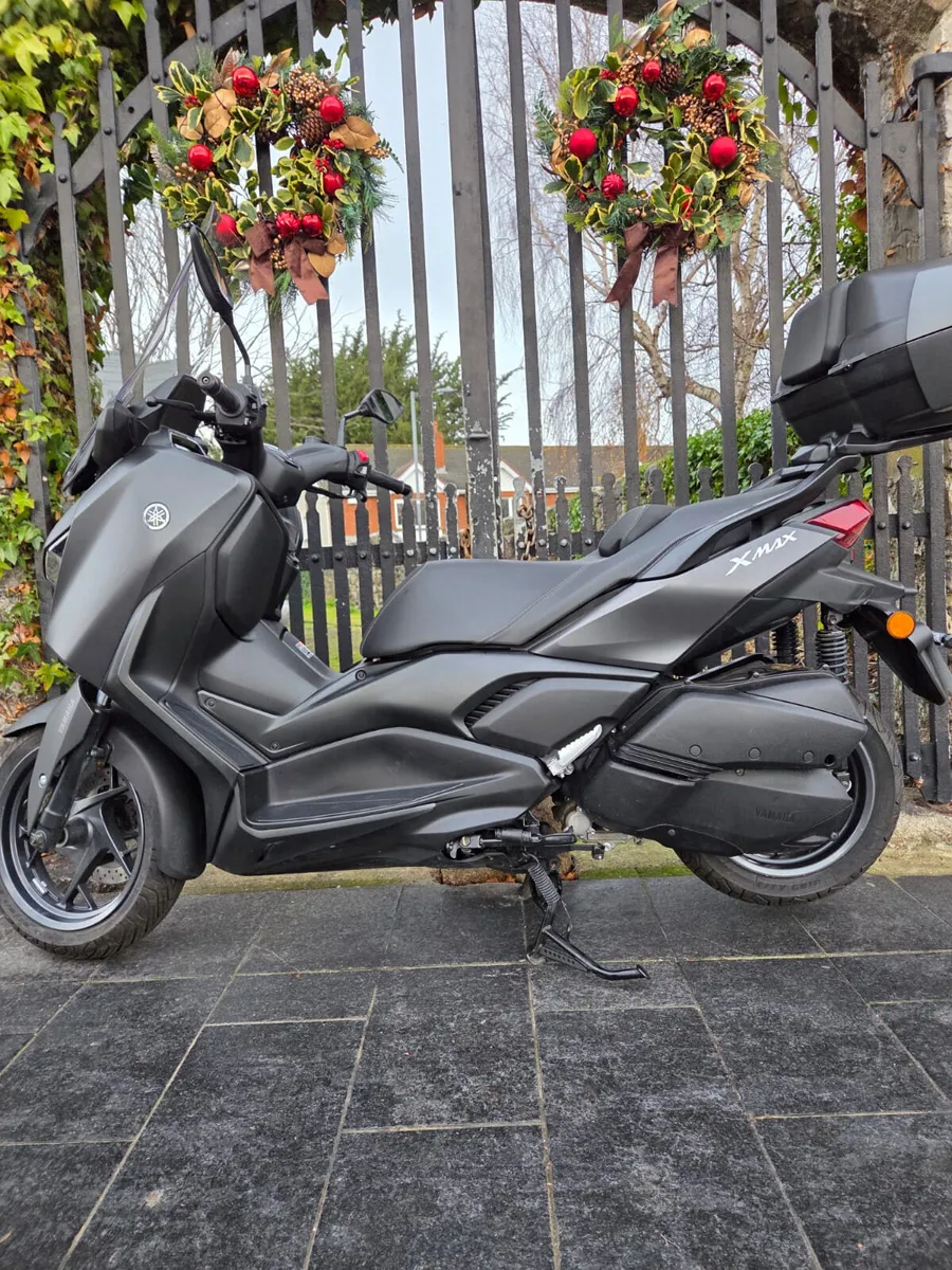 2025 YAMAHA XMAX 300 MOTO4U - Image 4