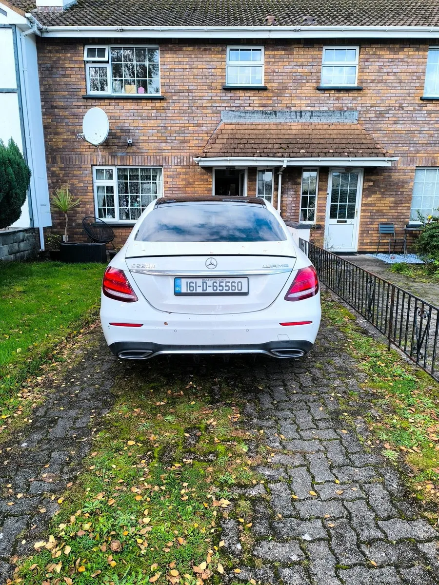 Mercedes-Benz E-Class 2016 AMG LINE - Image 4