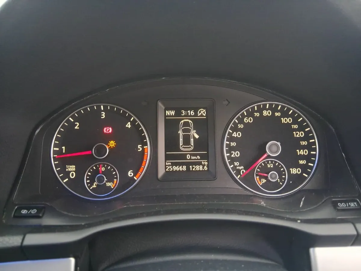 Volkswagen Golf 2011 - Image 4