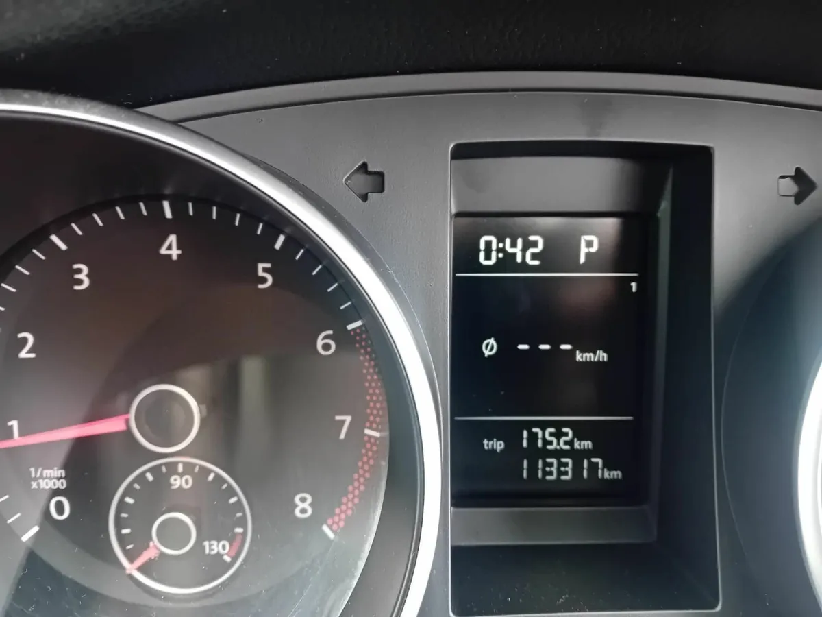 Volkswagen Golf 2011 - Image 2