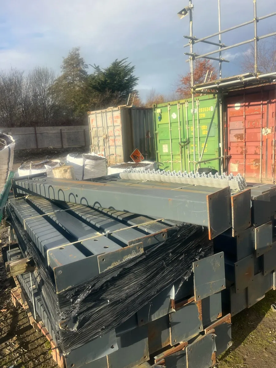 Steel posts primed - Image 3