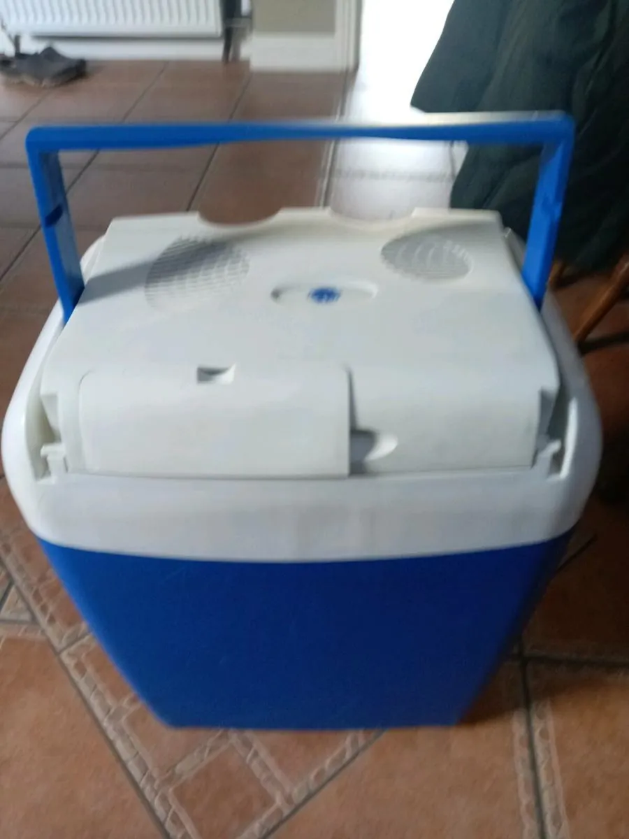 Large cooler box has 230v and 12v connection leads - Image 2