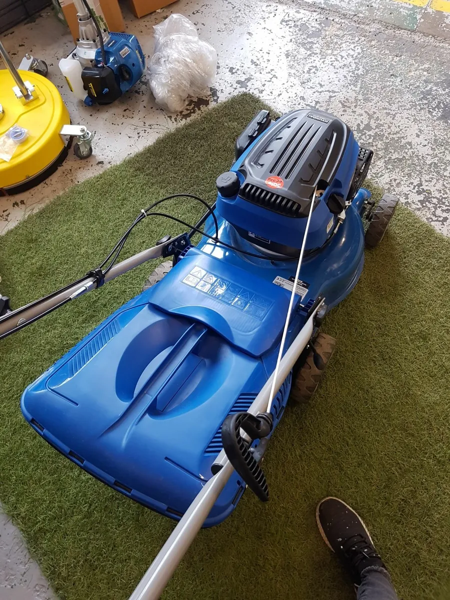 HYUNDAI SELF-DRIVE LAWNMOWER -BLACK FRIDAY OFFER!! - Image 3