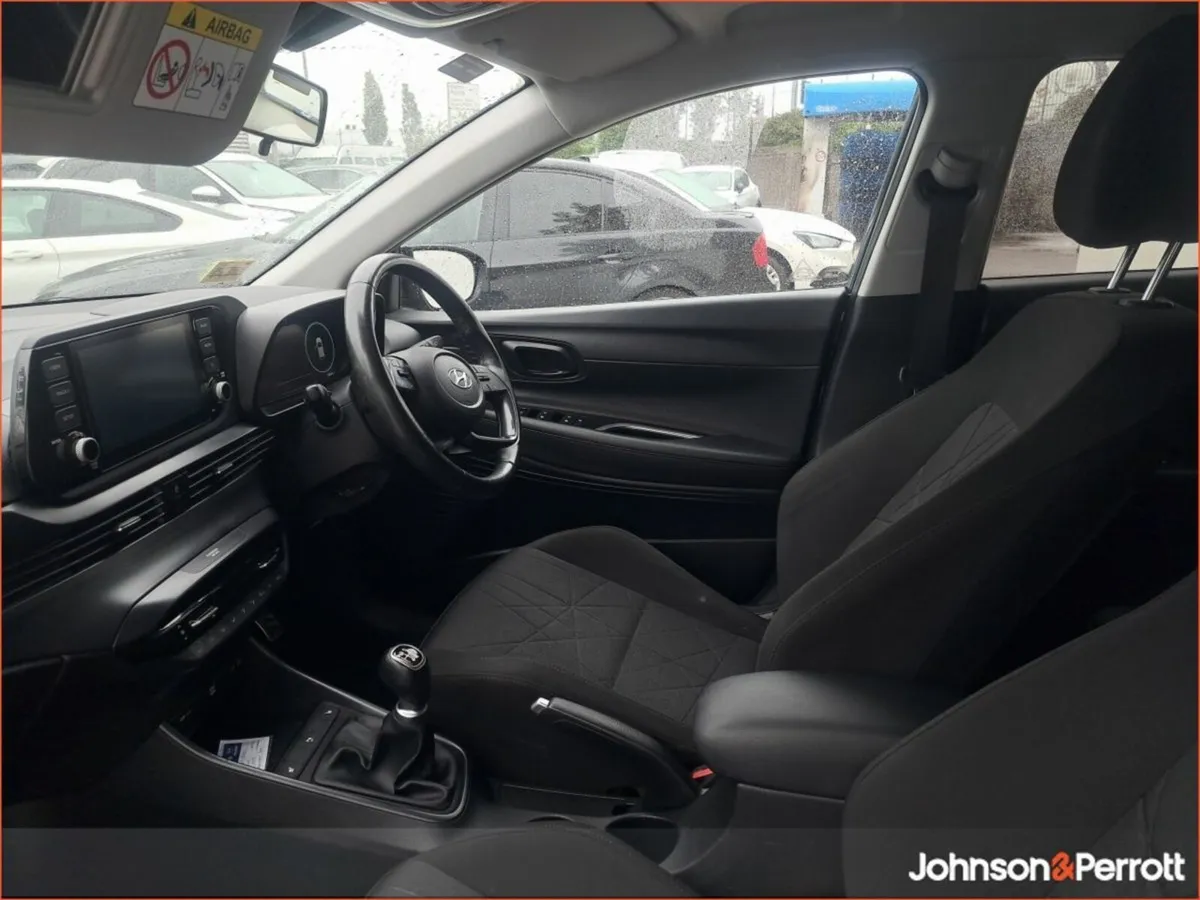 Hyundai Bayon EXECUTIVE 1.2 PETROL. TINY MILEAGE - Image 4