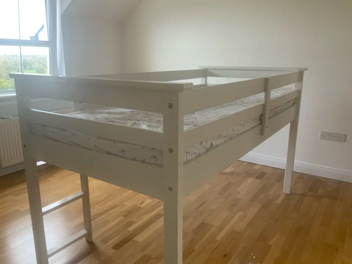 Mid riser white wooden single bed x 2 - Image 3