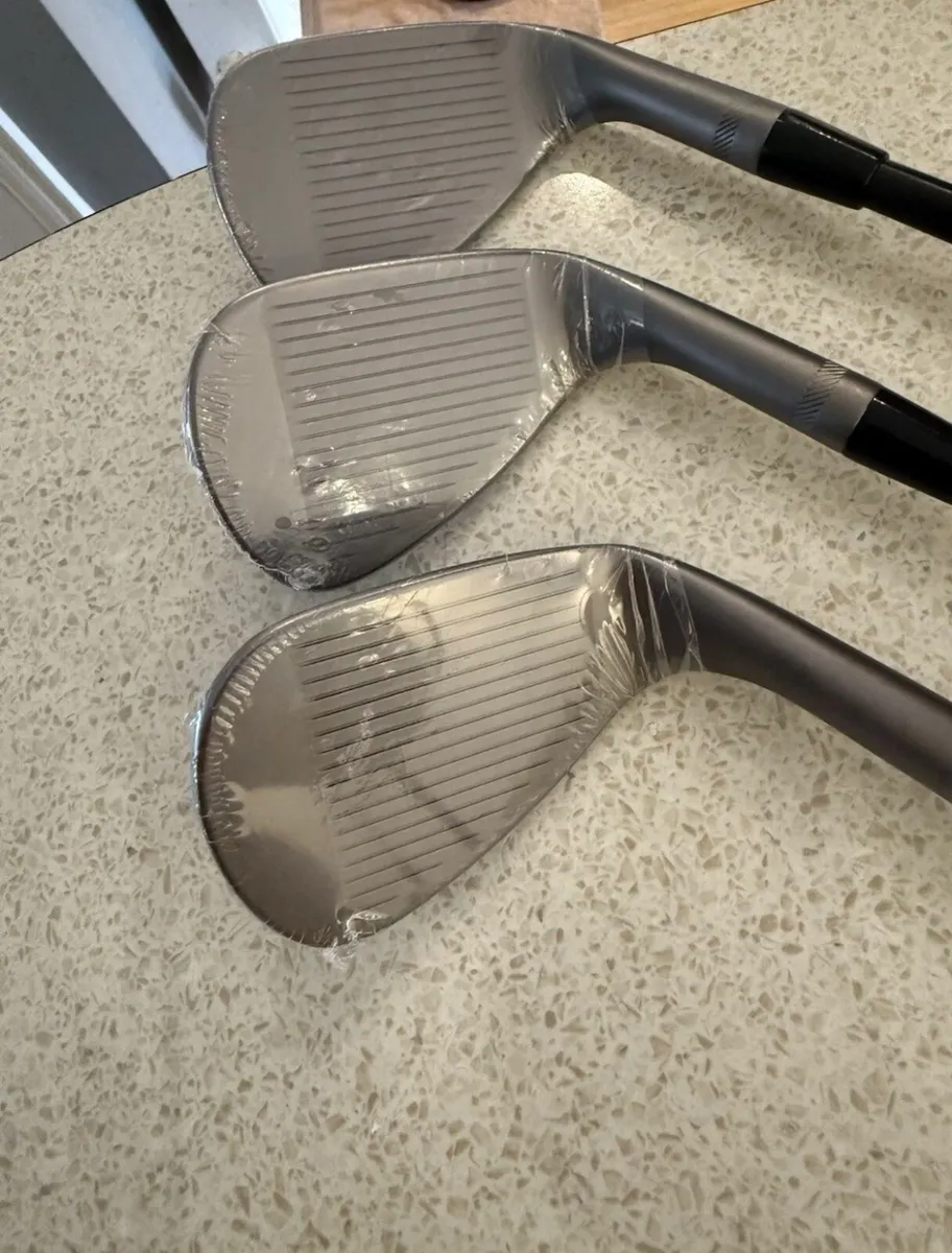 2025 Titleist Vokey SM10 wedges x 3 - left handed - Image 4