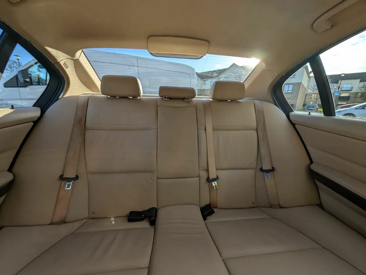 BMW 3-Series 2009 - Image 3