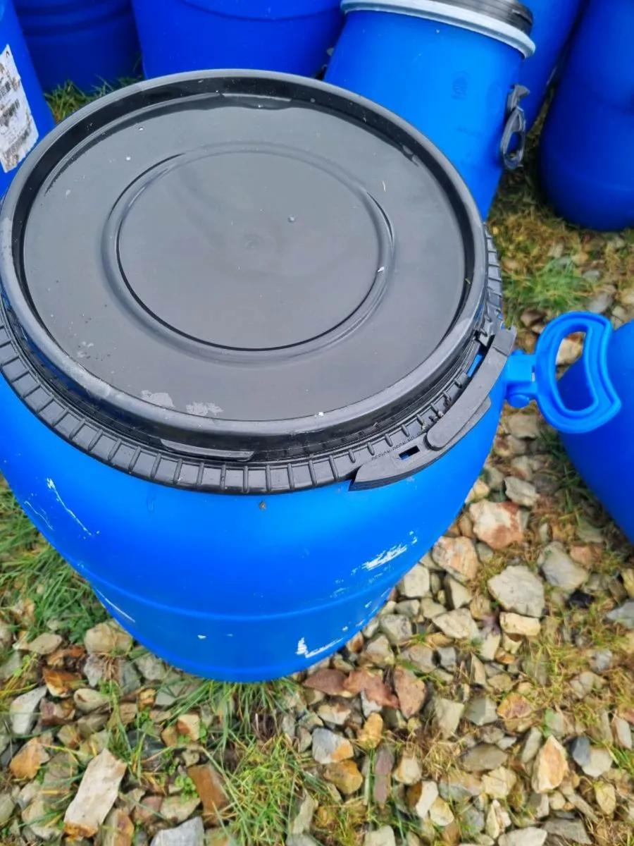 80L plastic barrels with clamped lids 25e each - Image 3