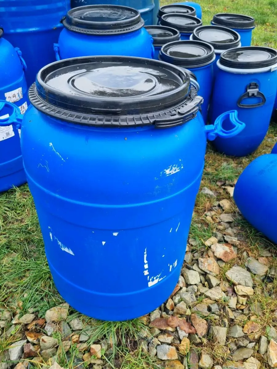 80L plastic barrels with clamped lids 25e each - Image 4