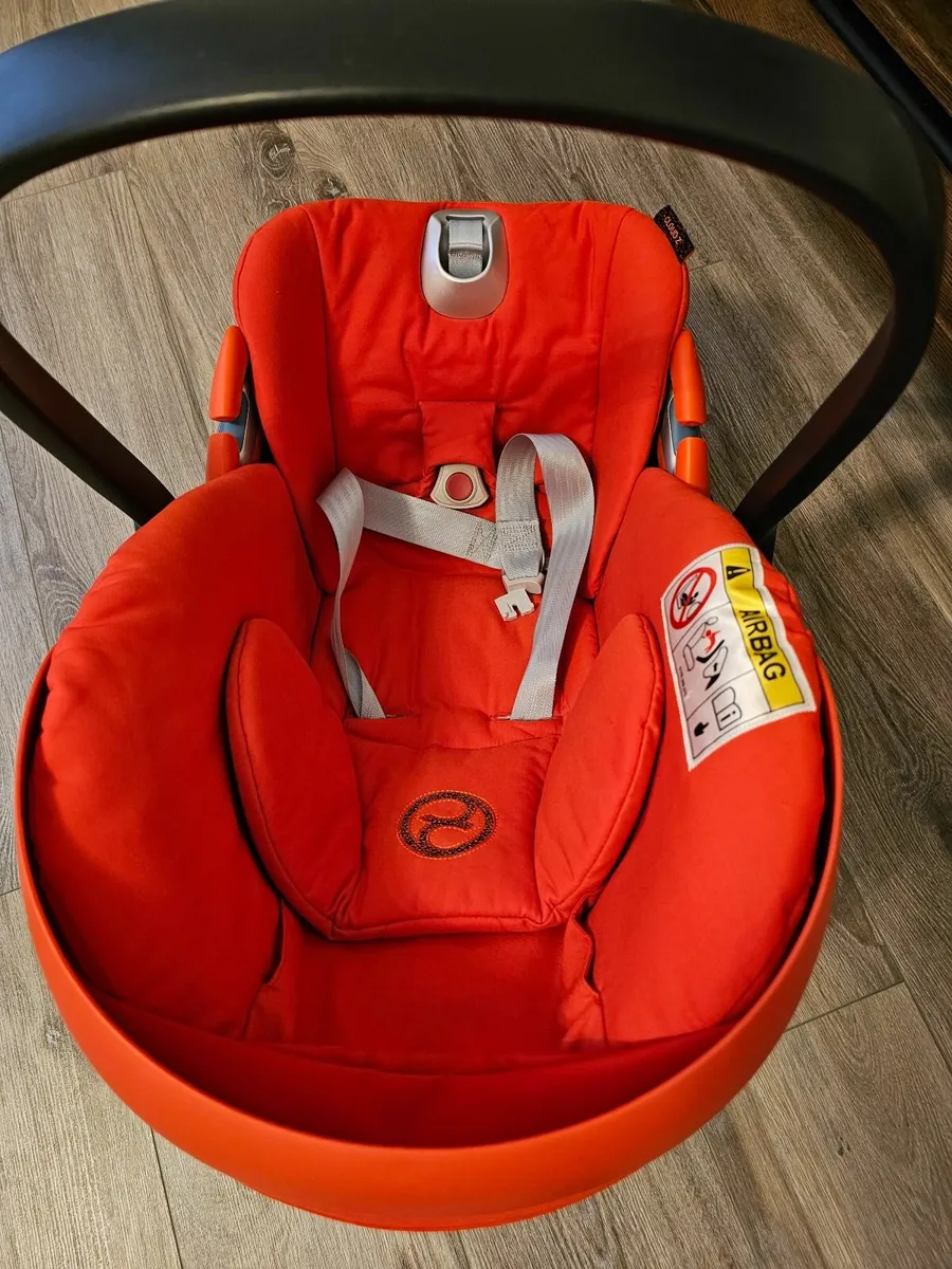 Cybex Cloud Z I-Size Car Seat and Base - Image 3