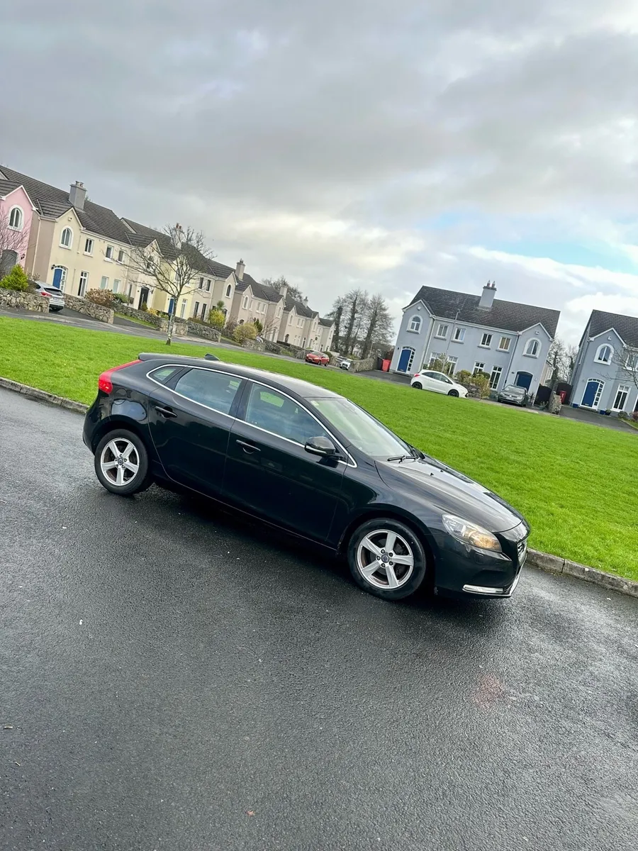 14 Volvo V40 Lux 1.6 D2 NCT’d & Taxed 06/26 - Image 1
