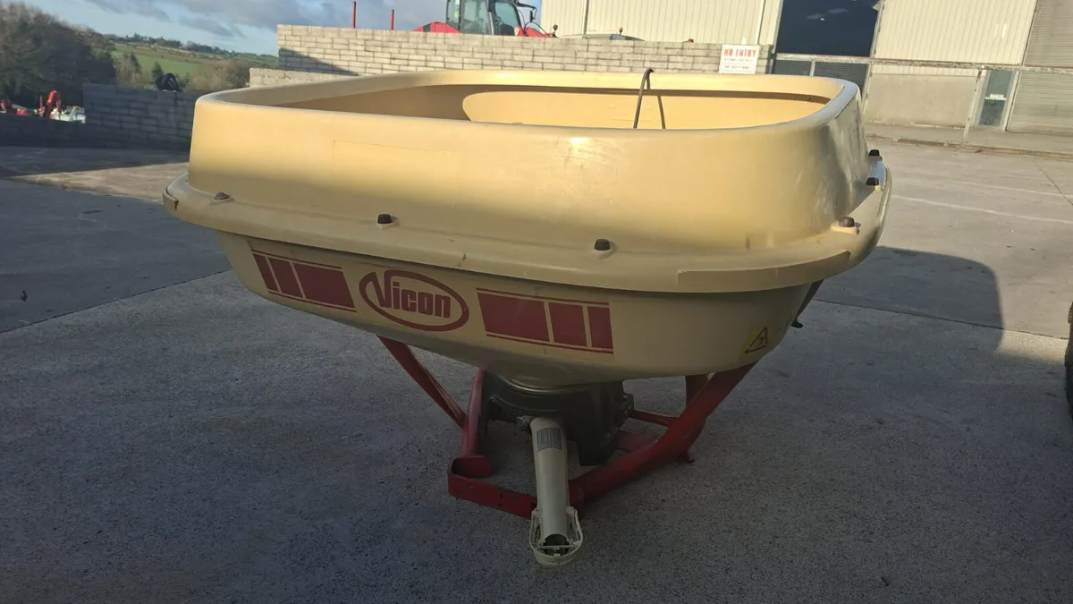 Vicon 1154 wag tail spreader - Image 3