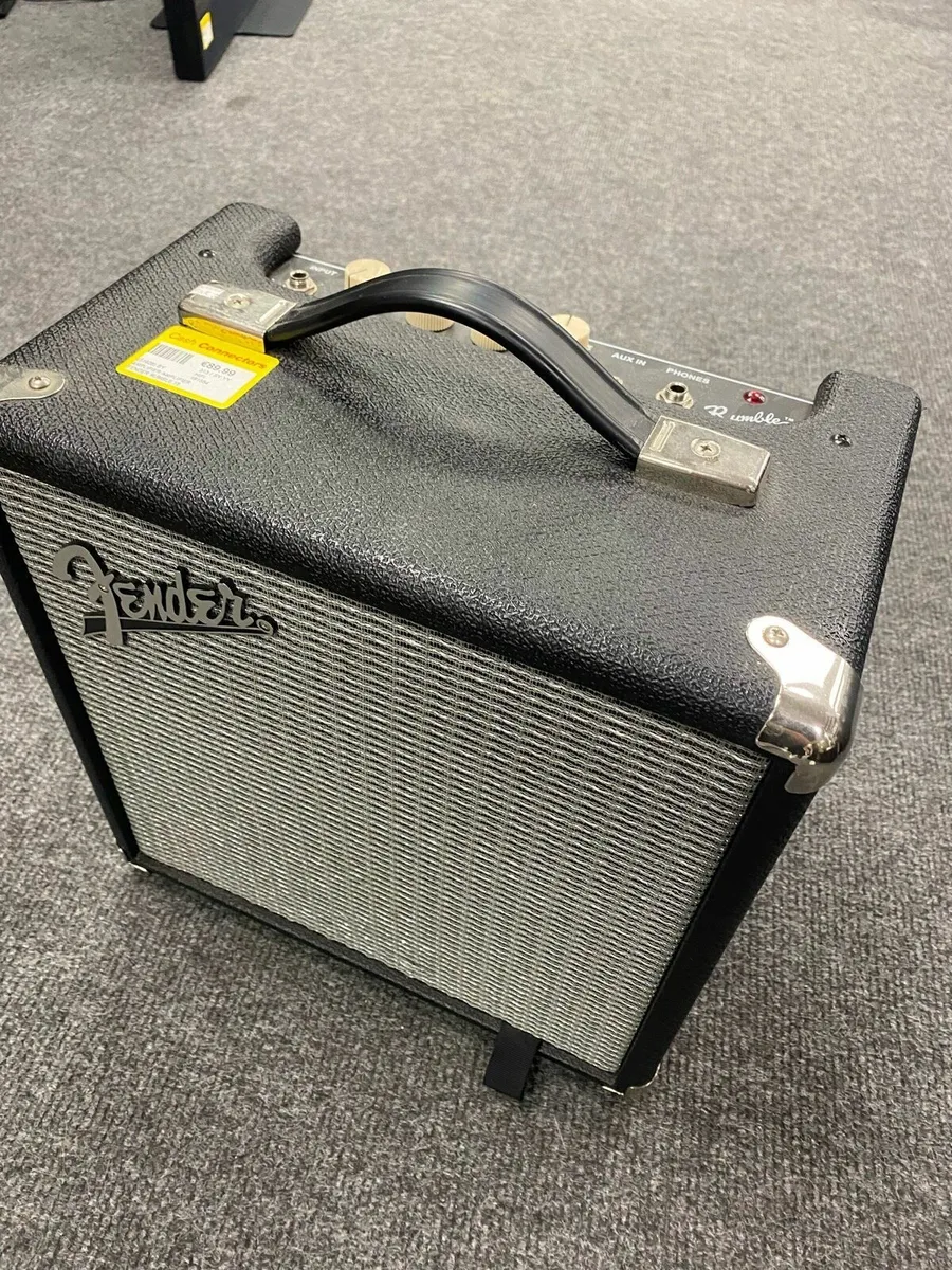Fender Rumble 15 Bass Amplifier - Image 4