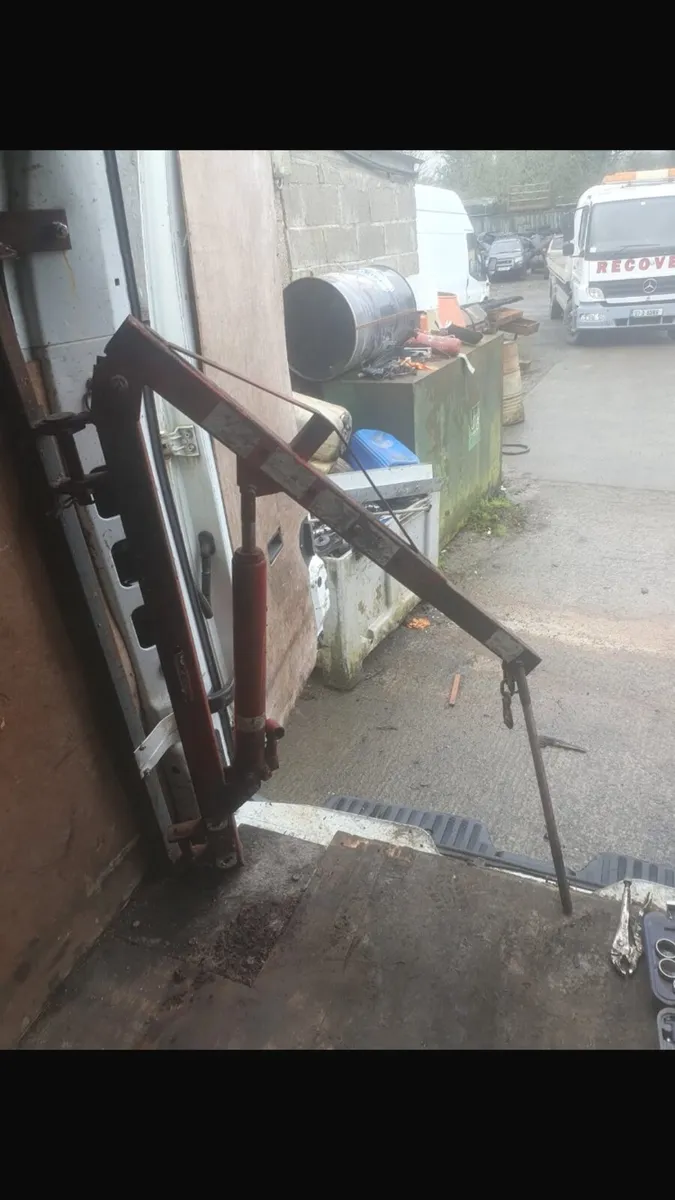 Loading crane - Image 1