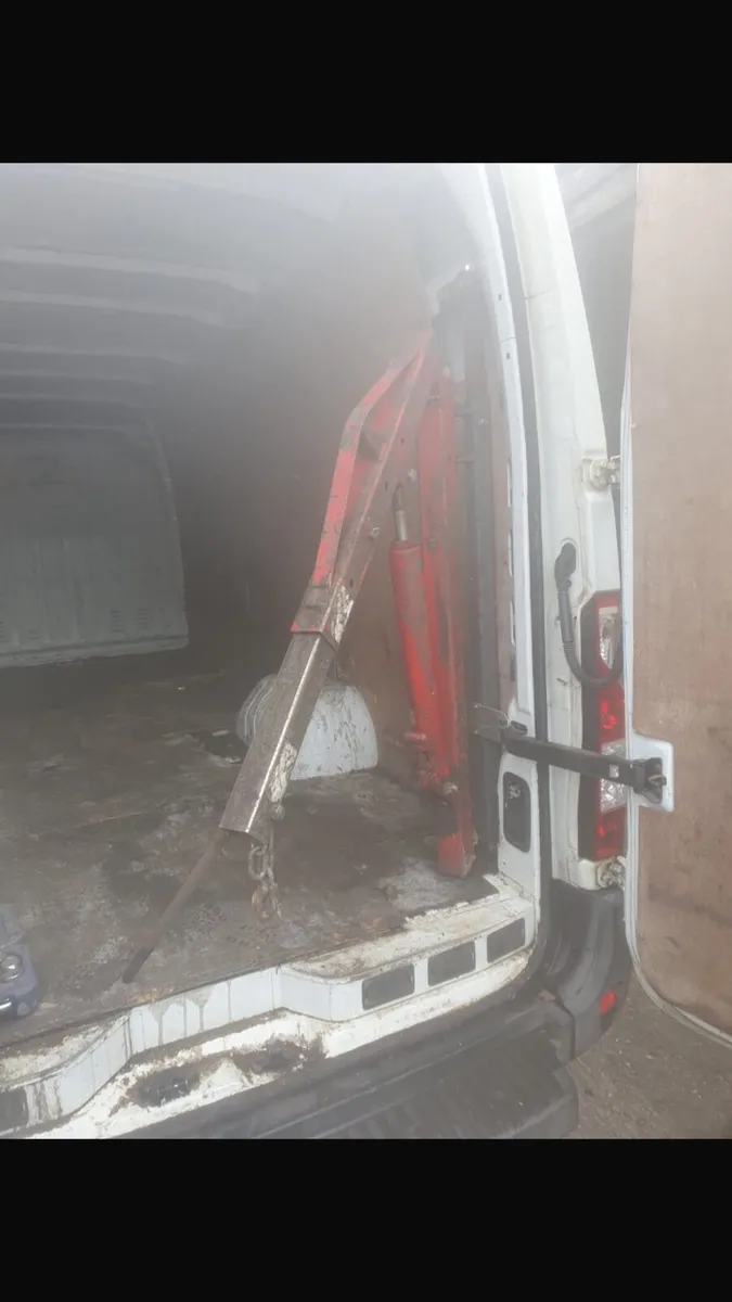 Loading crane - Image 3