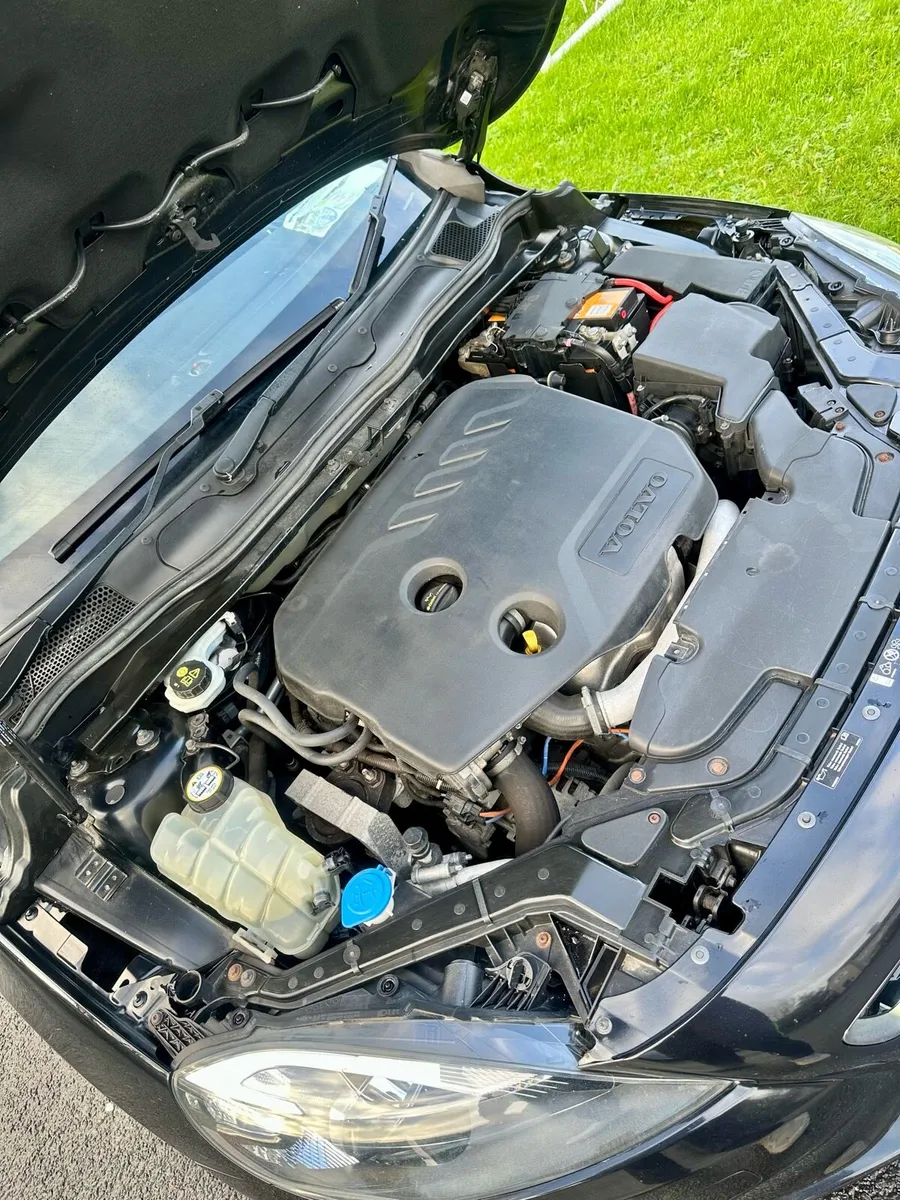 14 Volvo V40 Lux 1.6 D2 NCT’d & Taxed 06/26 - Image 4