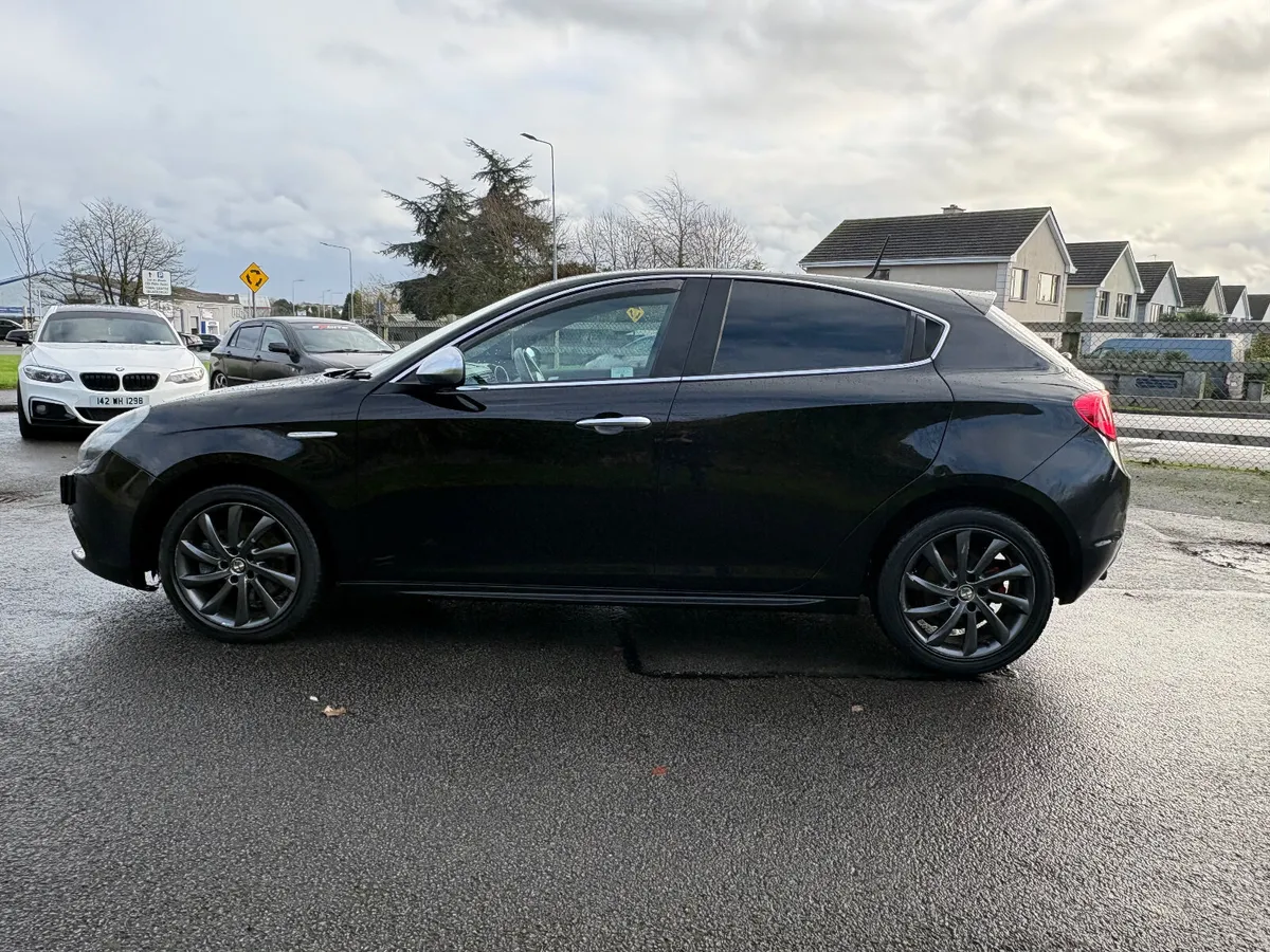 Alfa Romeo Giulietta 2011 with Nct and tax - Image 4