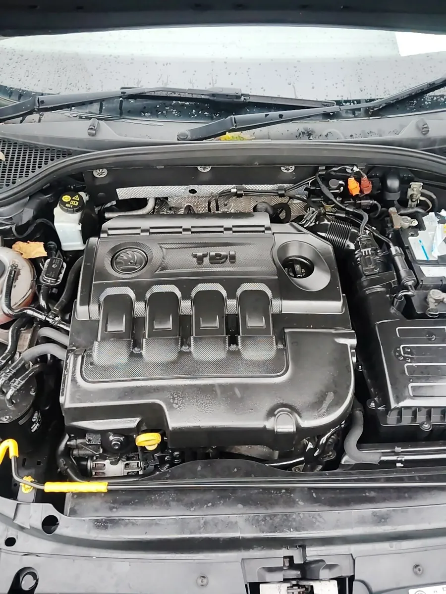 Breaking Skoda Octavia 2014 1.6tdi clha lf9r - Image 3