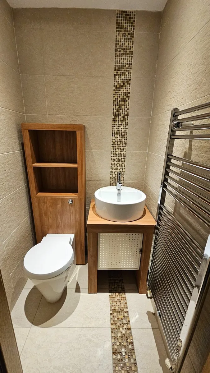 Bathroom suite - Image 2