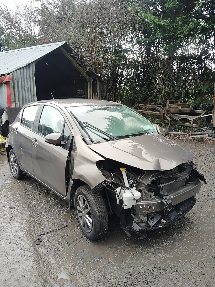 Breaking Toyota Yaris 2017 petrol - Image 1