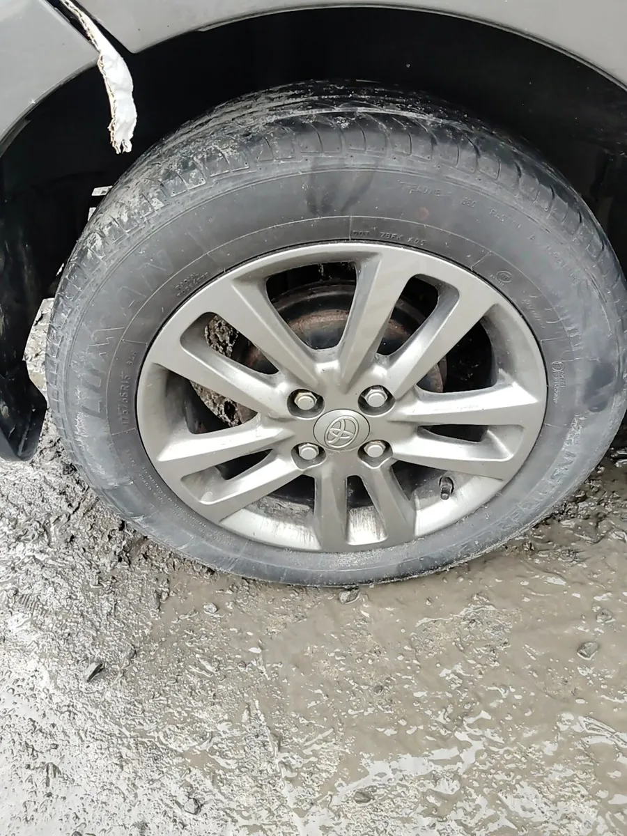 Breaking Toyota Yaris 2017 petrol - Image 2