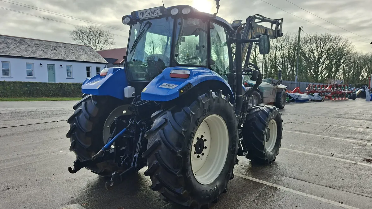 New Holland T5 105 with Loader - Image 3
