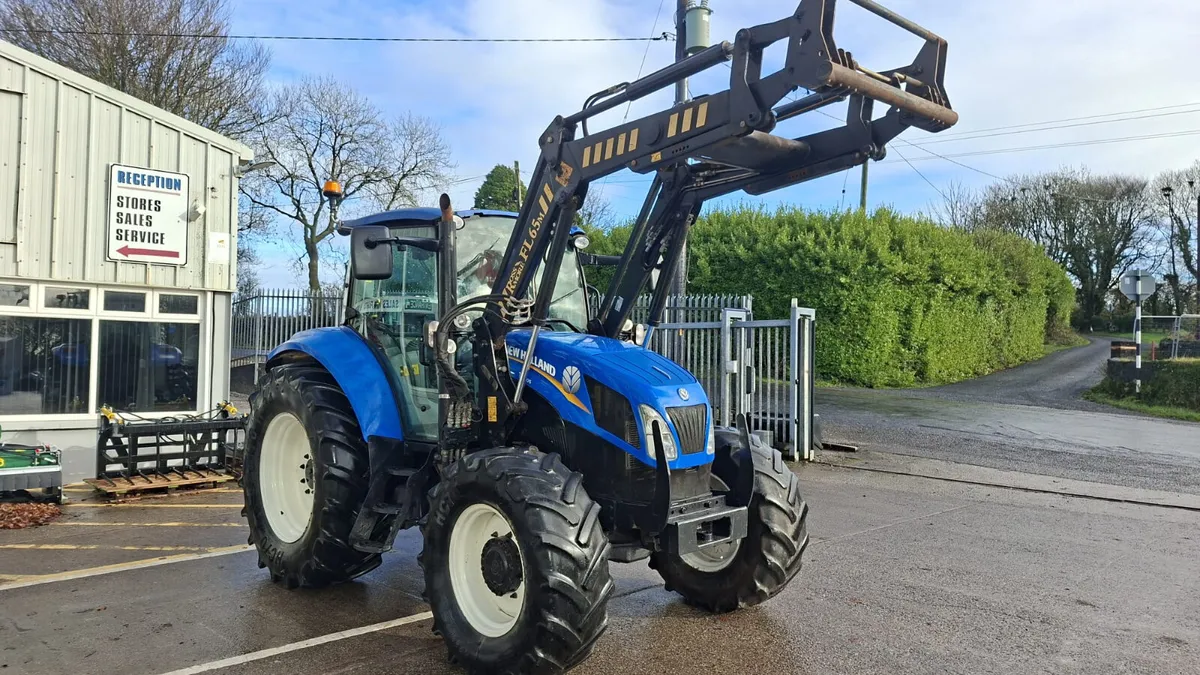 New Holland T5 105 with Loader - Image 2
