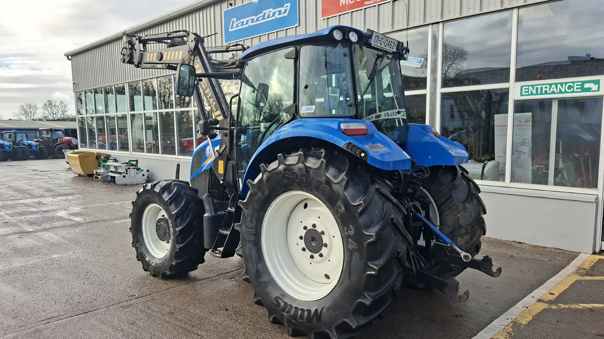 New Holland T5 105 with Loader - Image 4