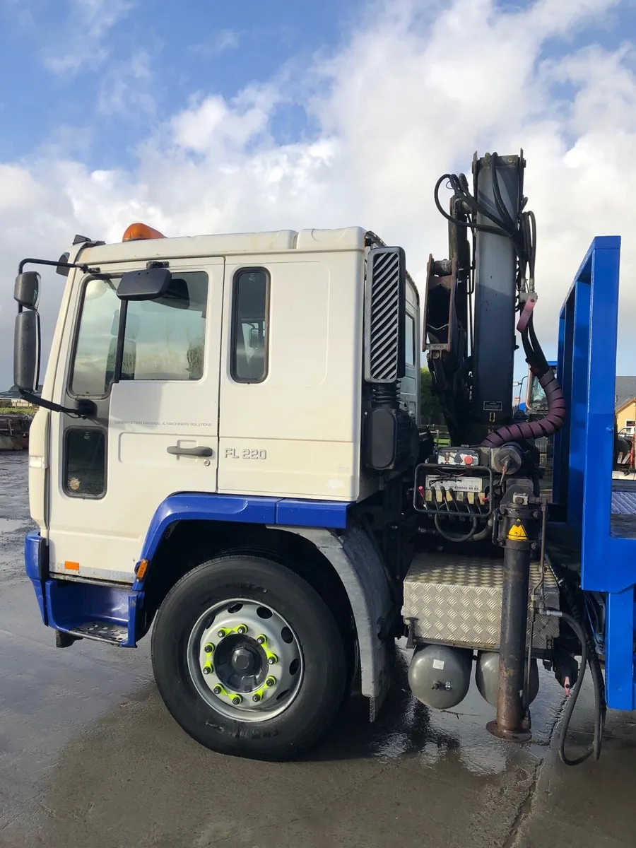 Volvo FL6 crane truck - Image 4