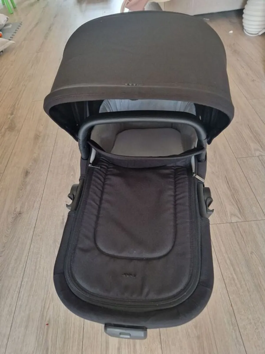 Joolz Aer/plus carry cot & raincover - Image 1
