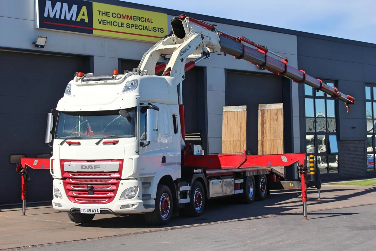 2019 (19) DAF8X2 BEAVERTAIL W/ CRANE (EURO 6) - Image 1