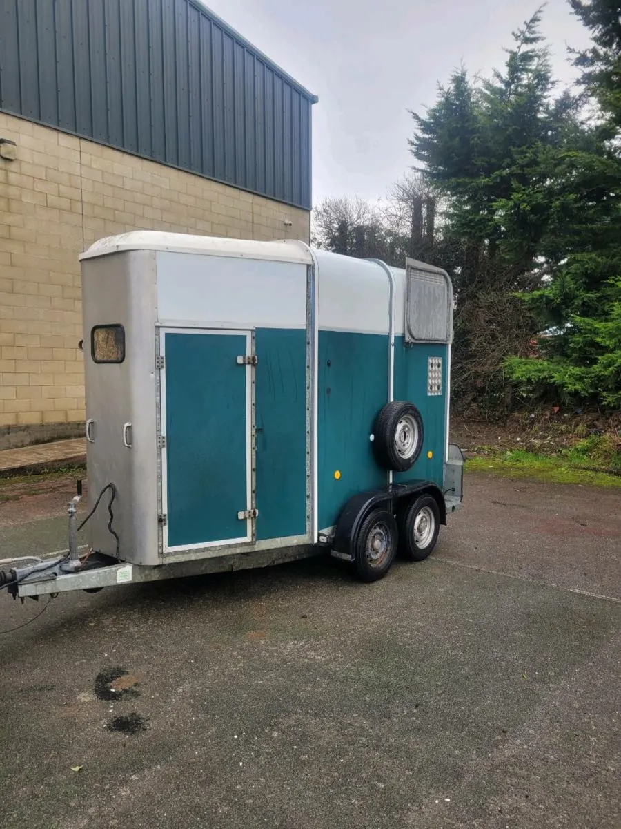 505 Ifor Williams Horsebox - Image 1