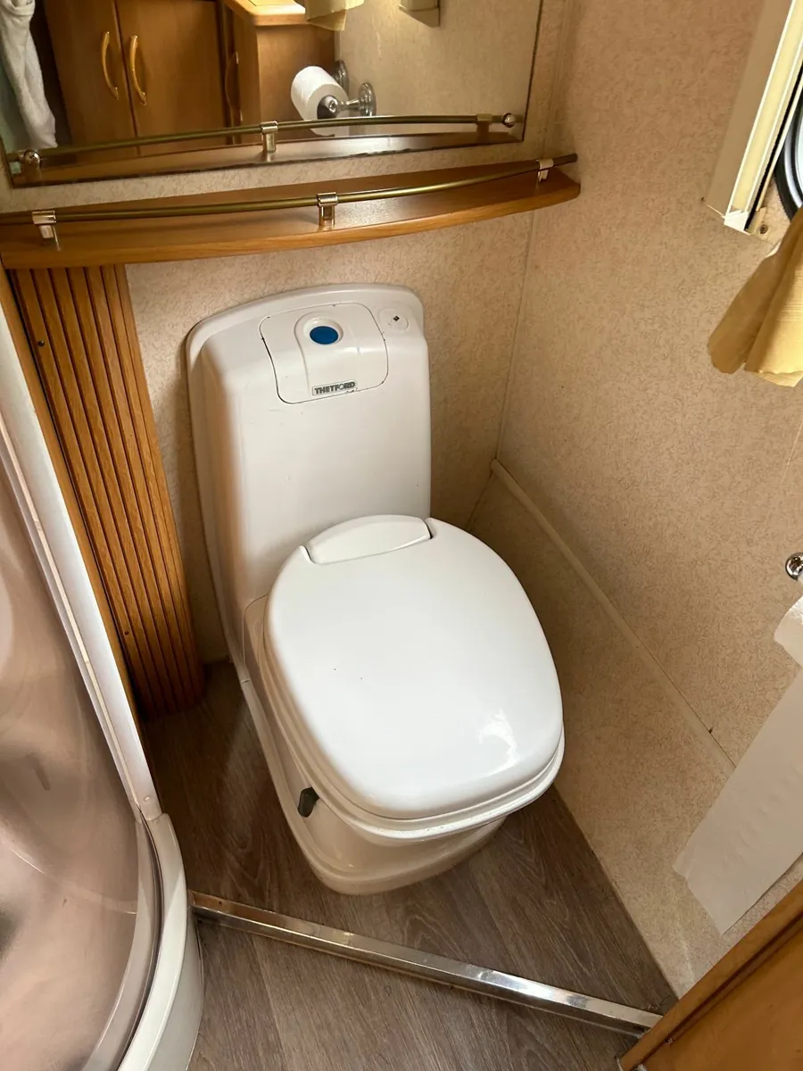 Meridian Swift Caravan 4/5 berth - Great Condition - Image 2