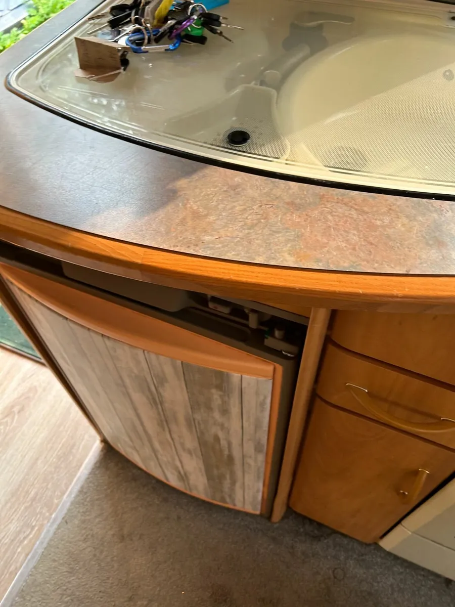 Meridian Swift Caravan 4/5 berth - Great Condition - Image 3