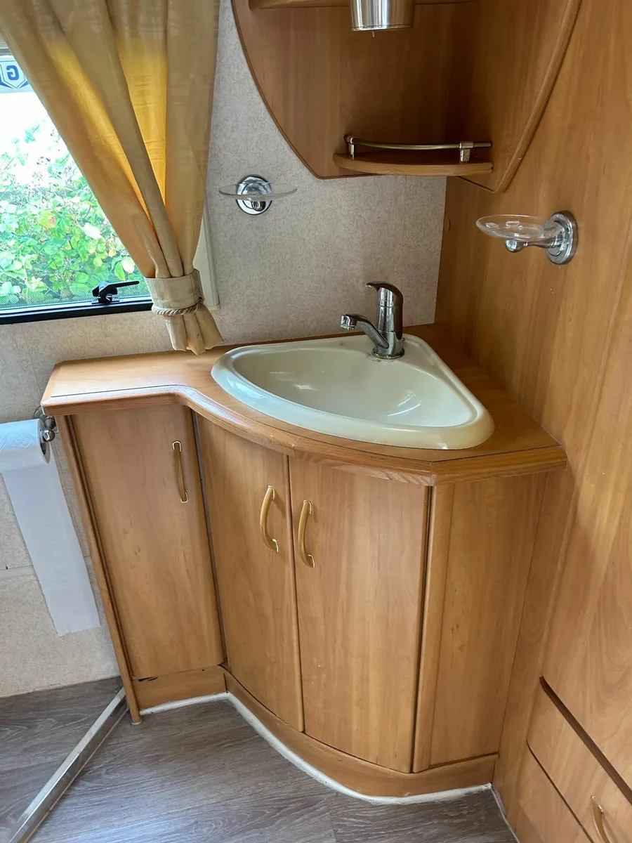 Meridian Swift Caravan 4/5 berth - Great Condition - Image 4