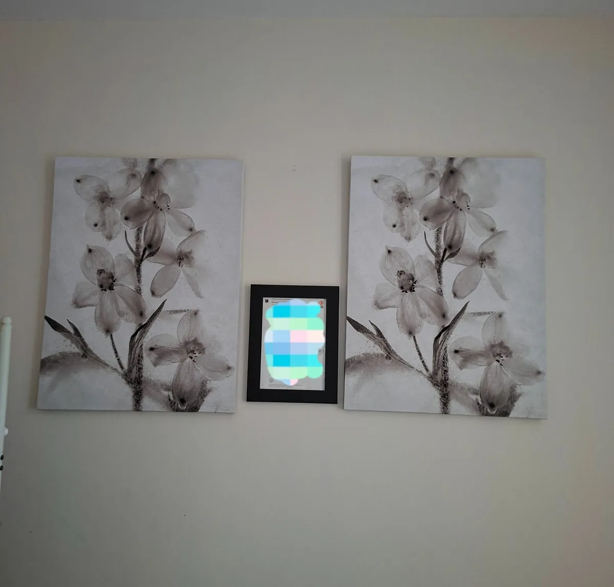 Table lamp/ mirror/ paintings - Image 1