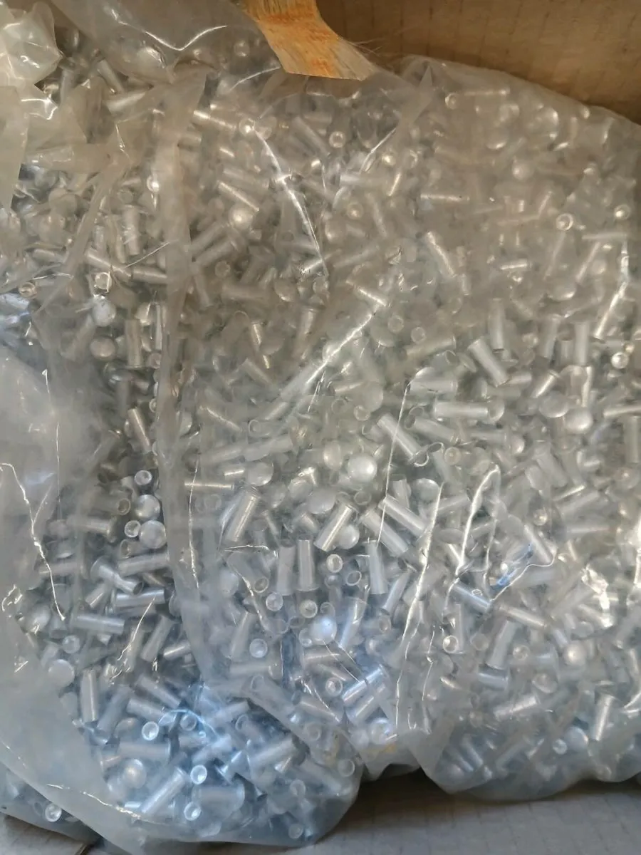 SALE: 14,000 rivets, each approx 13mm long - Image 1