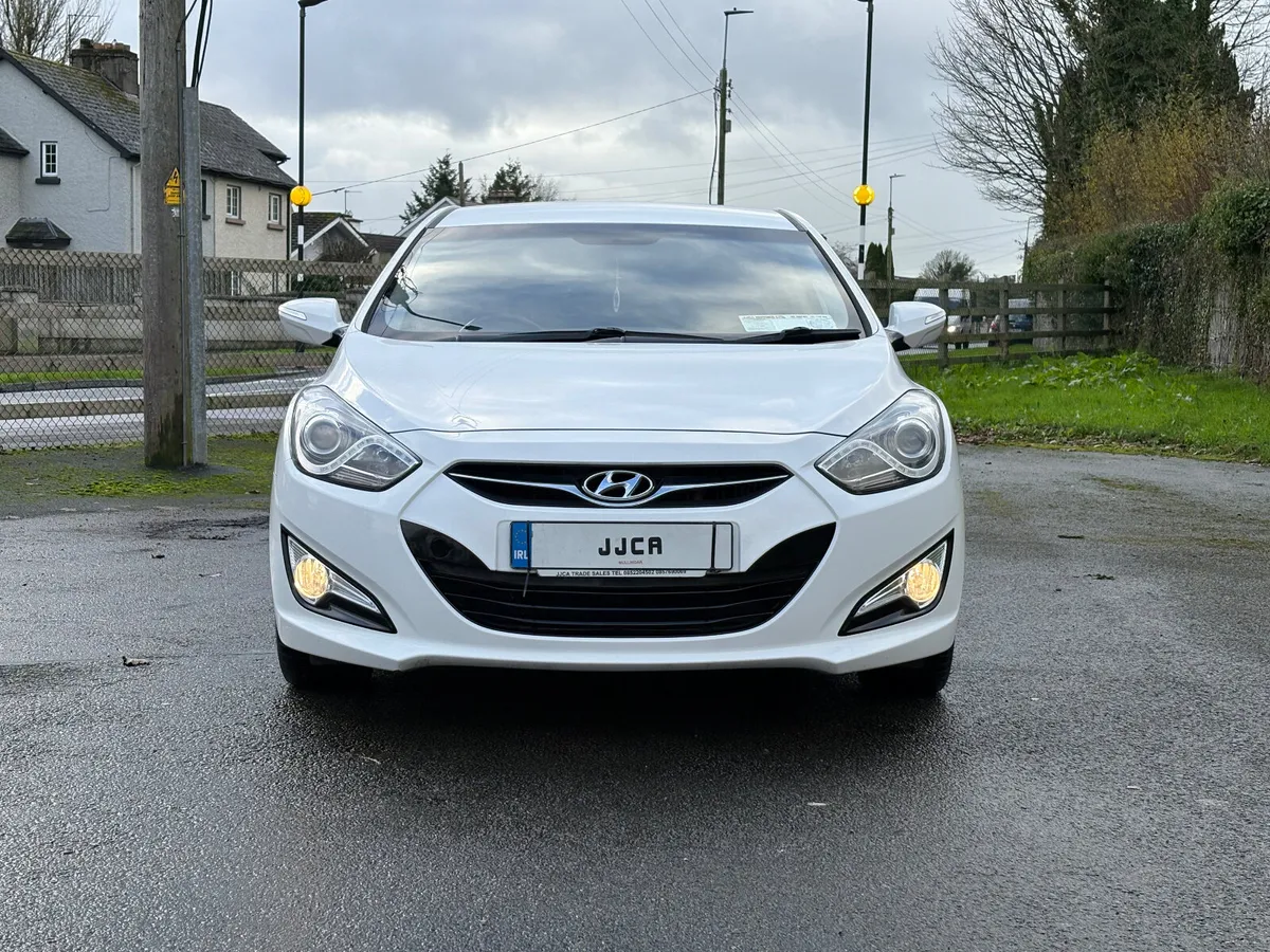 ABSOLUTELY IMMACULATE 2014 HYUNDAI I40 - Image 2