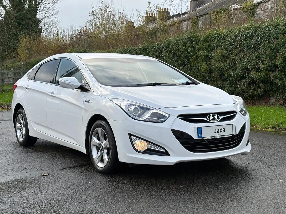 ABSOLUTELY IMMACULATE 2014 HYUNDAI I40 - Image 1