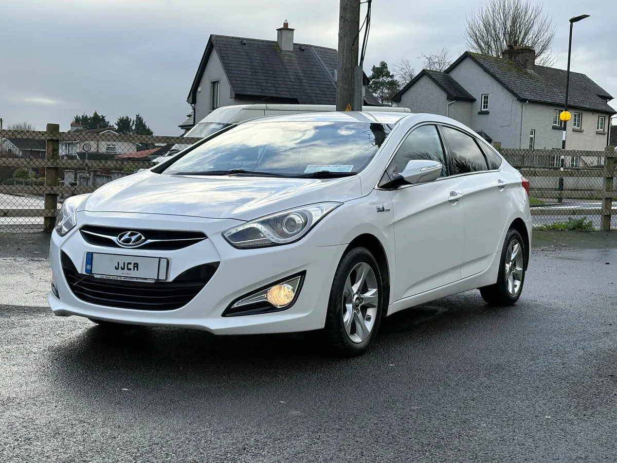 ABSOLUTELY IMMACULATE 2014 HYUNDAI I40 - Image 3