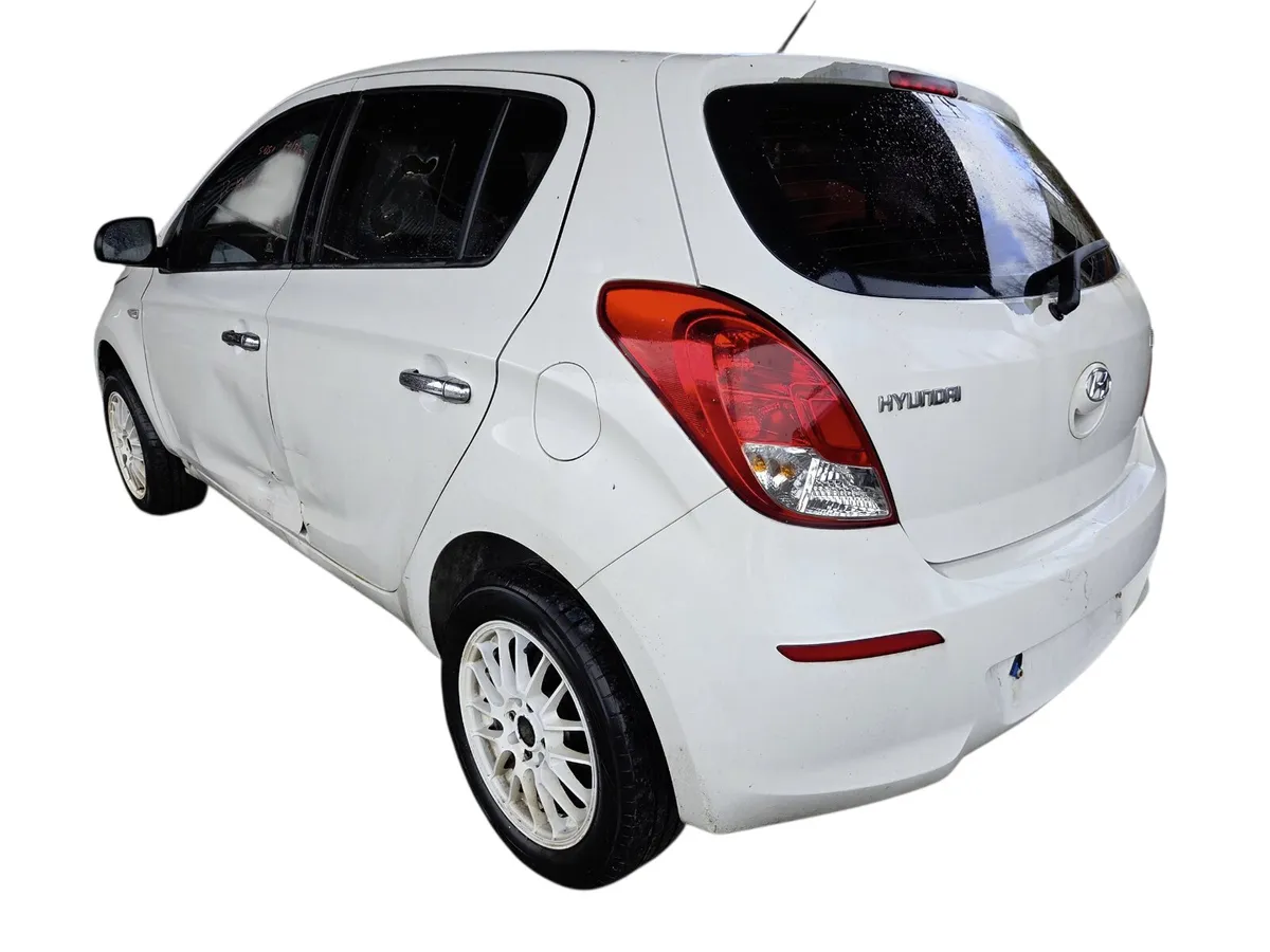 2017 HYUNDAI I20 For Breaking/Dismantling - Image 4