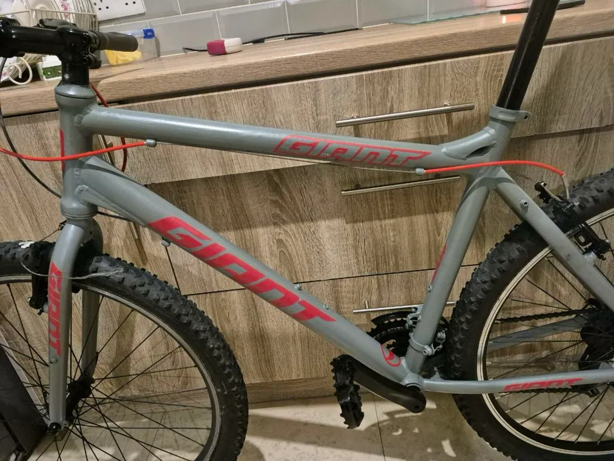 ADULTS GIANT BIKE 20"FRAME FANTASTIC CONDITION GEA - Image 2