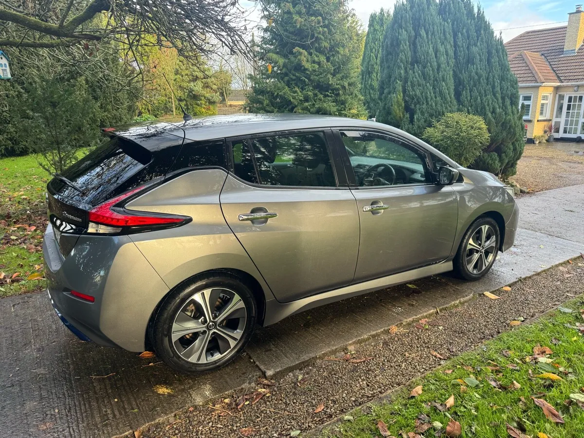 2021 Nissan Leaf SV Premium - Image 4
