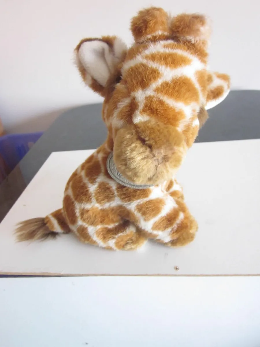 Vintage Yomiko Classic Giraffe Plush Toy - Image 1