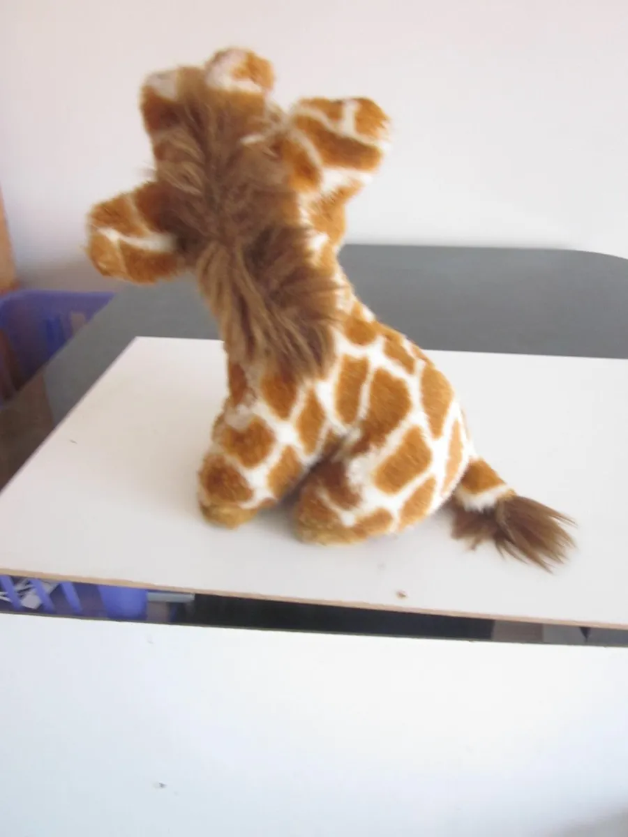 Vintage Yomiko Classic Giraffe Plush Toy - Image 3